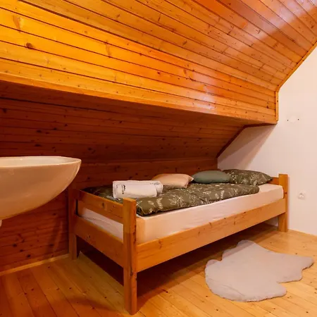 Bed & Breakfast Pohorski Dom Hočko Pohorje